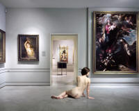 Karen-Knorr-The-Apparition-of-the-Virgin-Muses-and-Majas-2009-performance-art-at-the-Lazaro-Galdiano-Museum