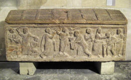 Early_Christian_sarcophagus-Saint-Victor-Marseille-Abraham_and_Isaac-siglo-V
