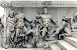 67-Unbekannt-Detail_from_the_Great_Frieze_of_the_Pergamon_Altar_180-159